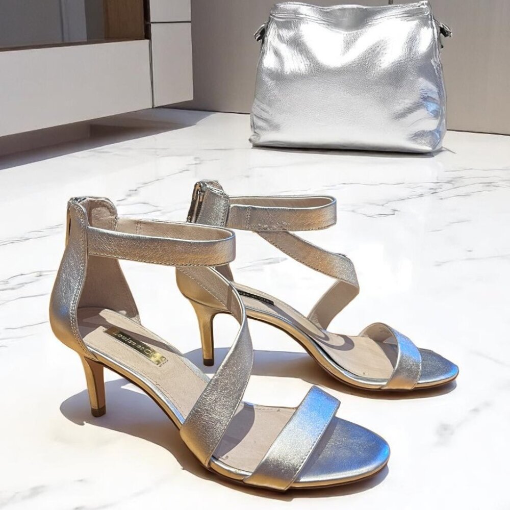 LOUISE et CIE T strap matte silver 2.5" heel Sz 7.5 elegant & sexy EUC